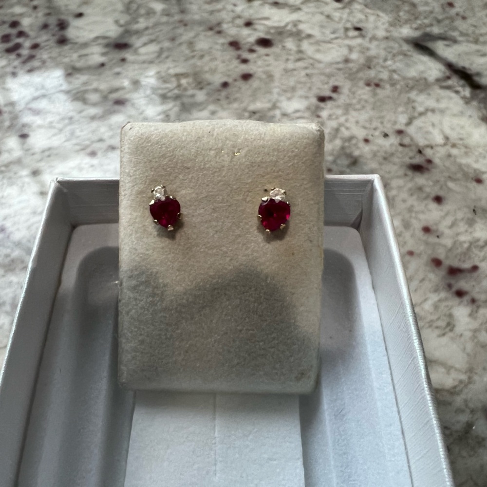 Yellow gold stud earrings